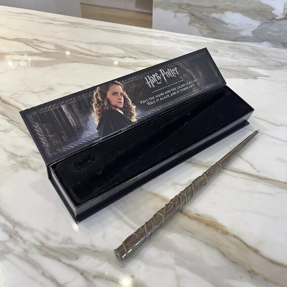 Harry Potter Hermione Granger Illuminating Wand The Noble Collection - Picture 2 of 3